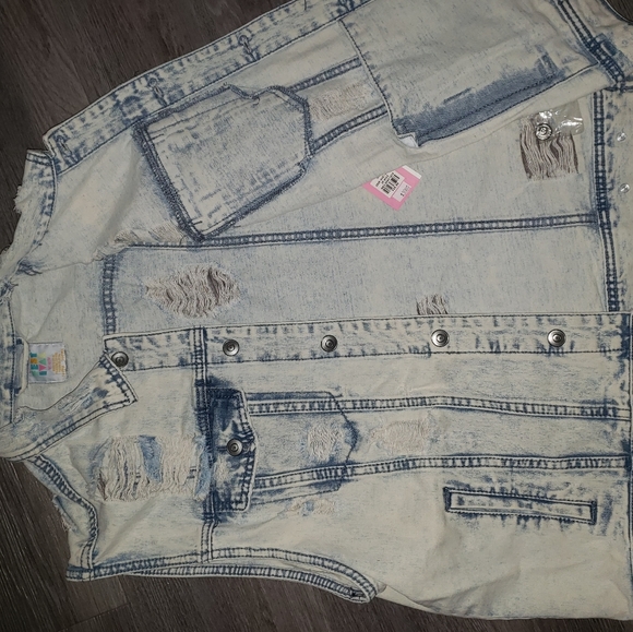 Men's Distressed Jean Vest - Picture 2 of 7